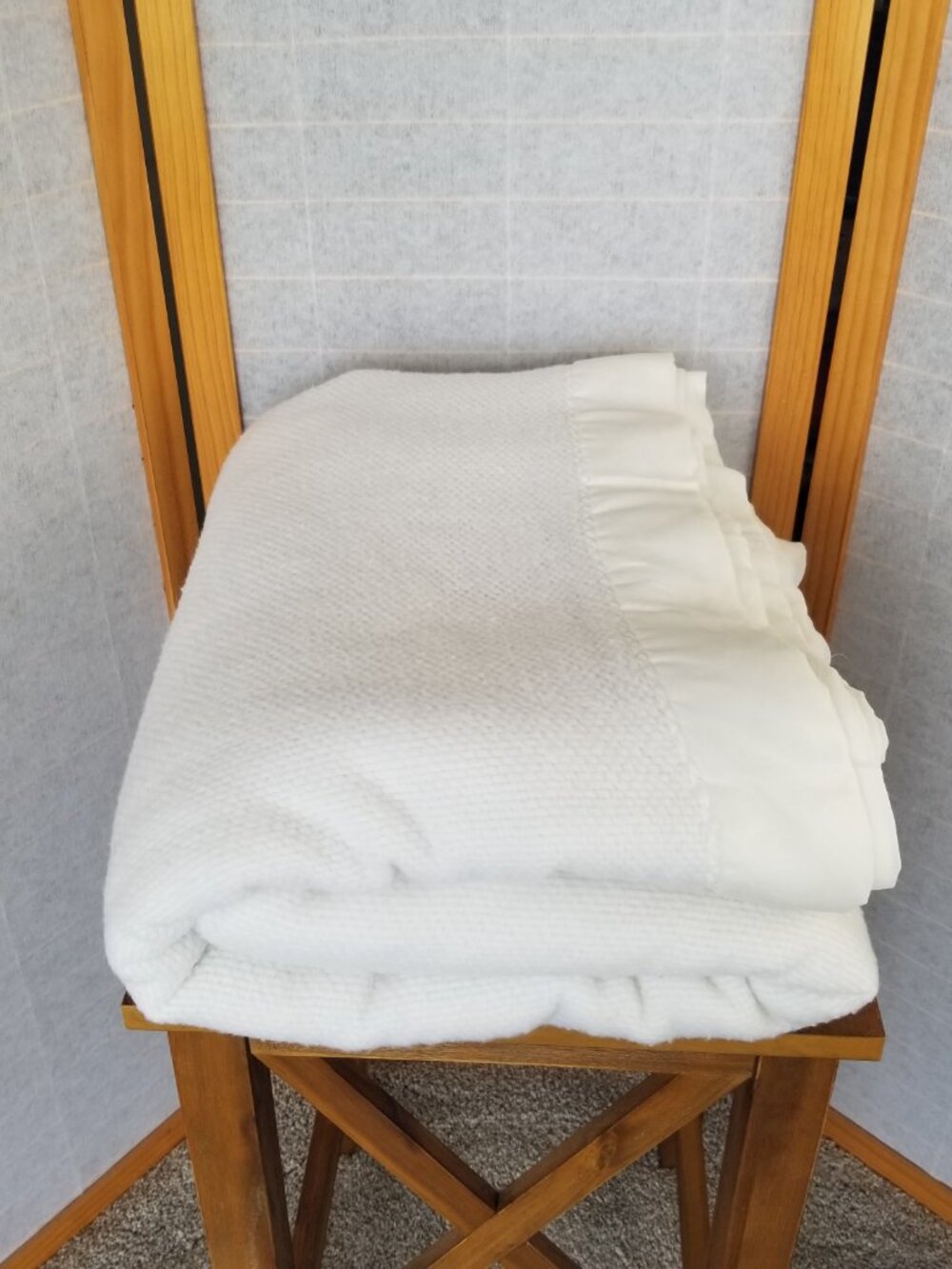 Faribo Satin Trim Blanket Ivory Queen Size Made in the USA Faribault, Minnesota